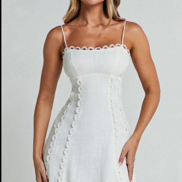 Dresses & Skirts - Elegant White Lace Trim Dress
